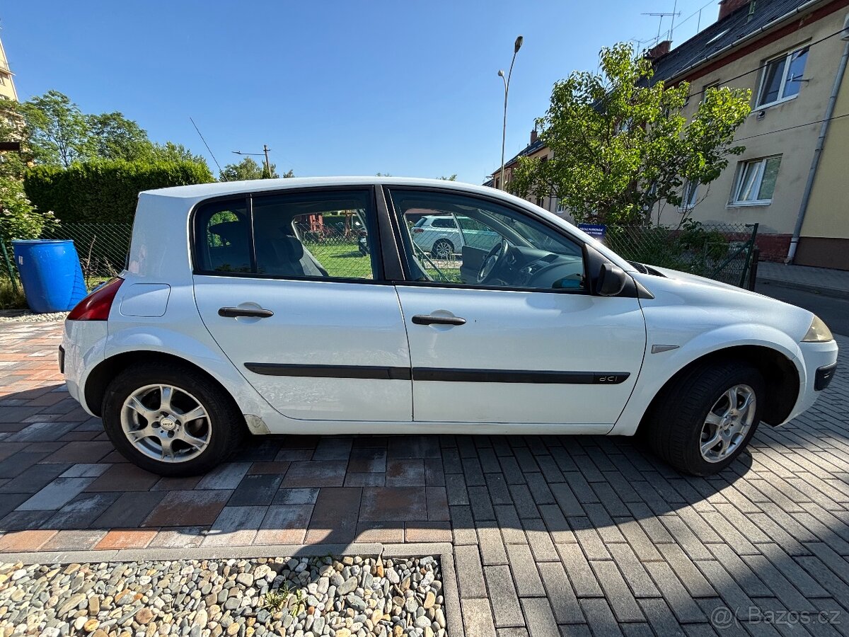 Renault Megane hatchback 1.5 dCi, 60 kW, r. 2003 - 3