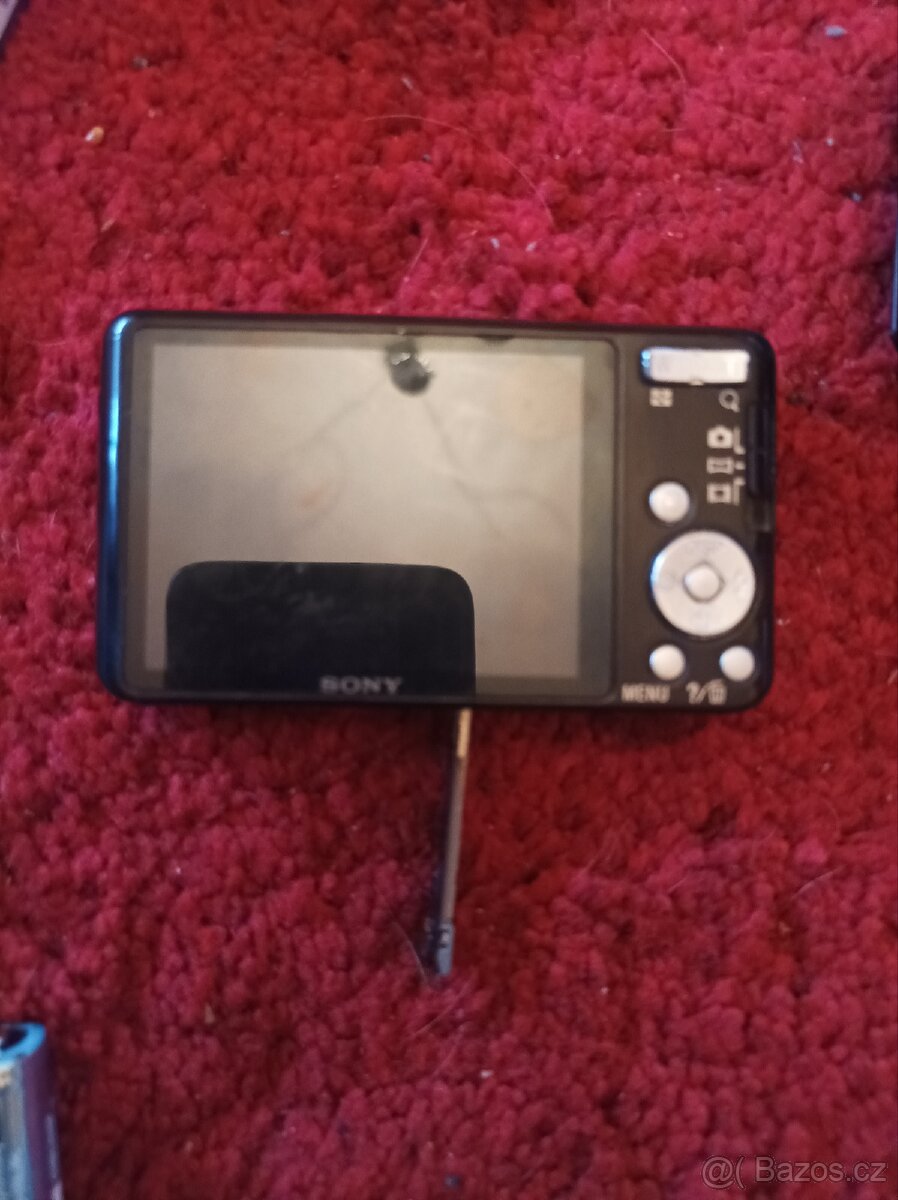 Fotoaparát Sony 2× cyber schot,16,1 a druhý 12,1 - 3
