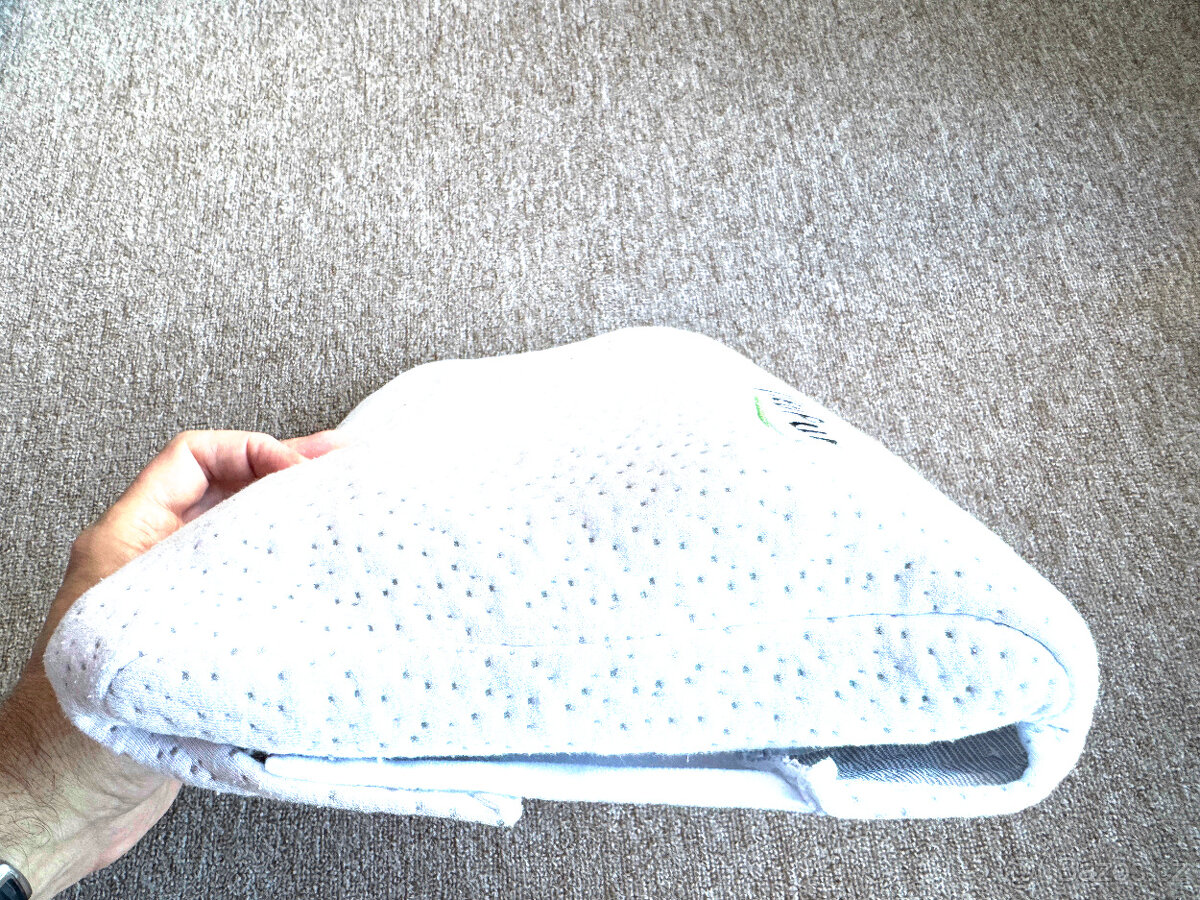 Dva dětské anatomické polštáře Wellpur, čisté, kvalitní - 3