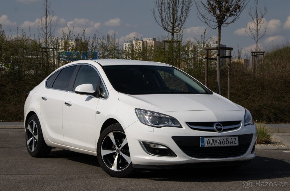 Opel Astra Notchback 1.7 CDTI 130k Cosmo - 3