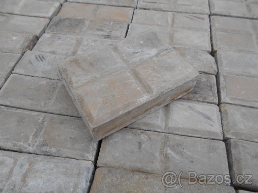 Stará keramická dlažba - 3