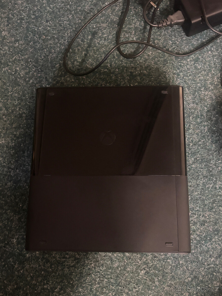 Xbox 360 250 GB + Kinect + Kinect Adventures - 3