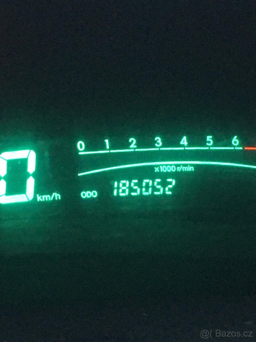 Toyota Yaris 1.0 benzin STK+M do 18.07.2027 - 3