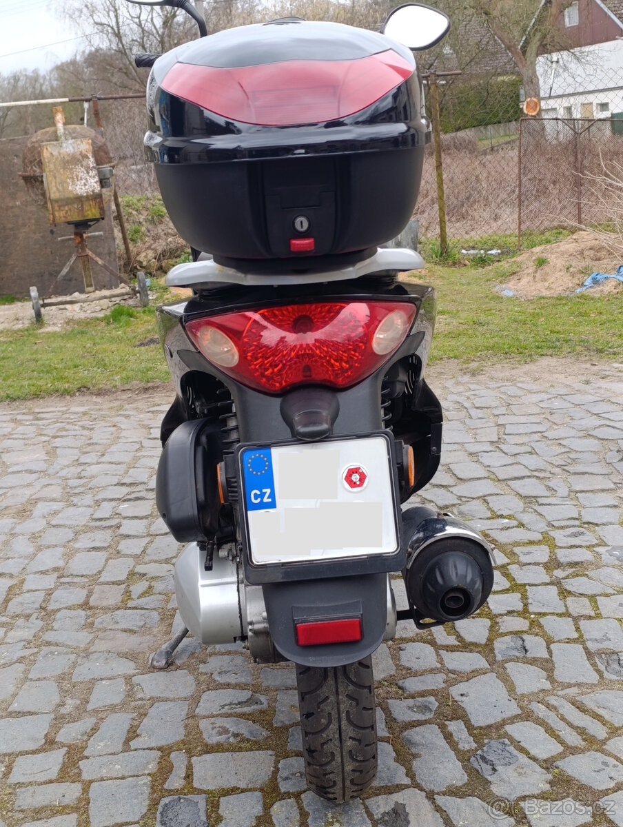 Prodej skútrů s doklady a malým nájezdem kilometrů - 3