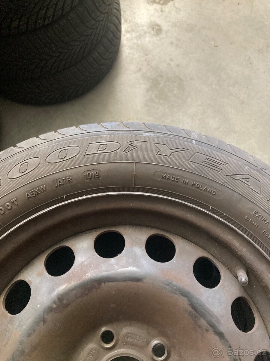 205/60/16 Letni na diskách Ford 5x108 - 3