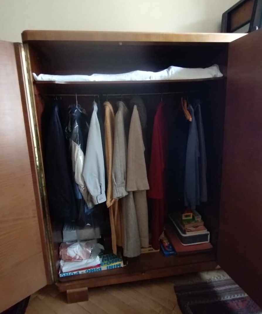 Masivní šatní skříň - 3