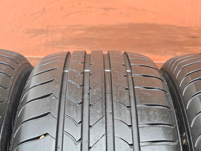 Letní Goodyear 215/60/16 - 3