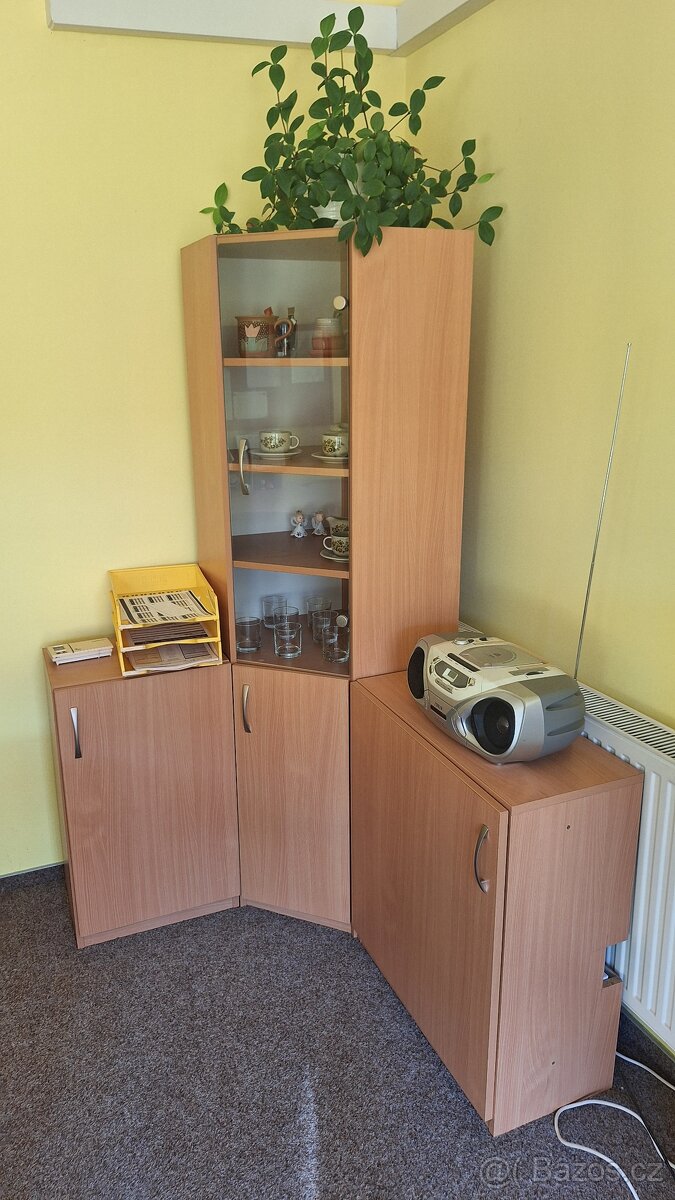 Prodám kancelářský nábytek - 3