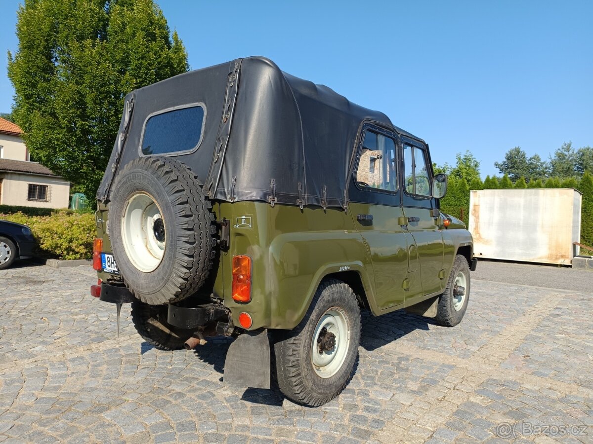 UAZ 31512 s TP a SPZ model 2007, 7 míst - 3