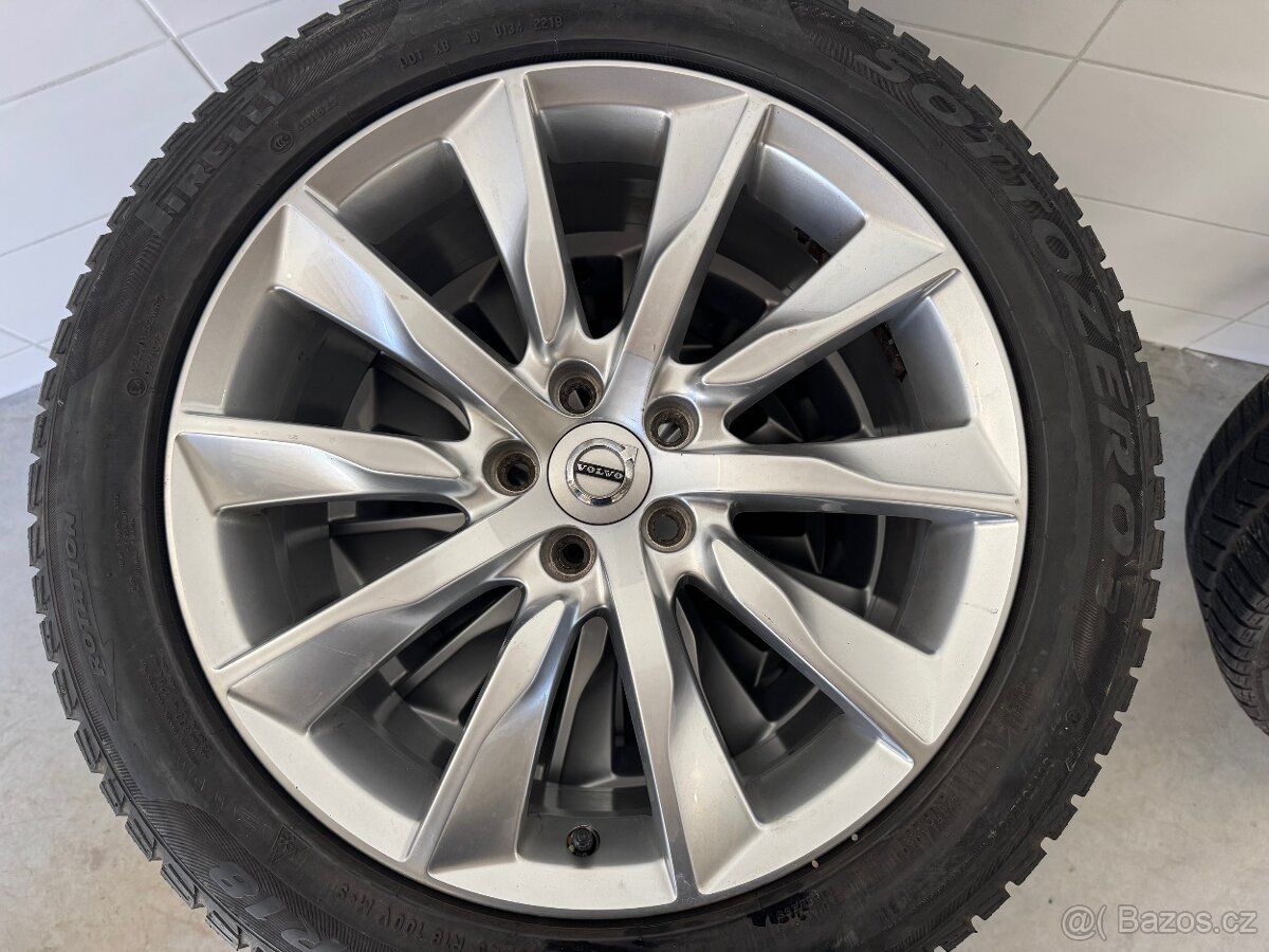 Originál Volvo alu disky a gumy 245/45/18 Pirelli 100V - 3