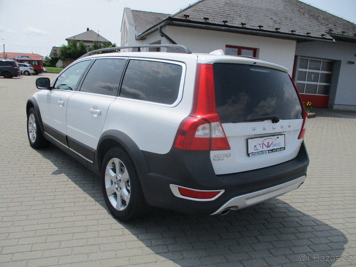 Volvo XC70 2,4D5 120KW Momentum Man. AWD 2012 DPH - 3