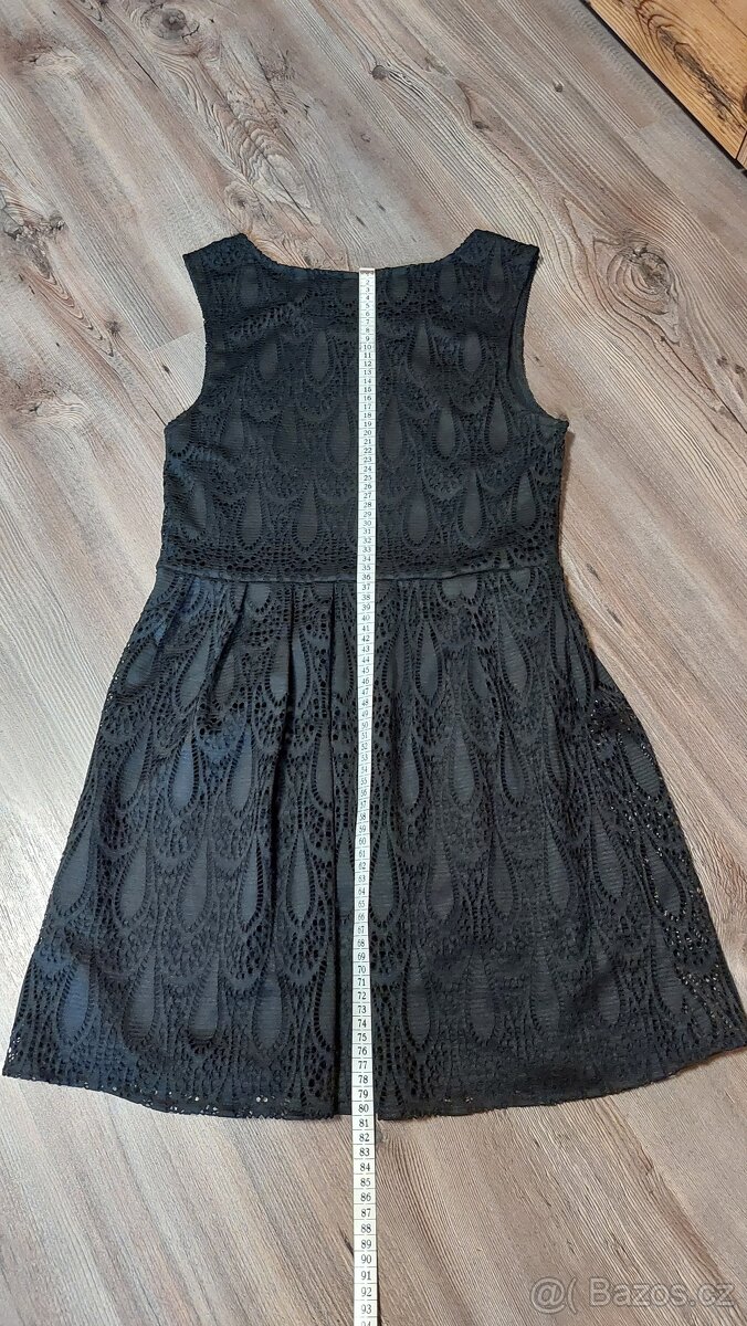 Černé krajkové šaty - 3