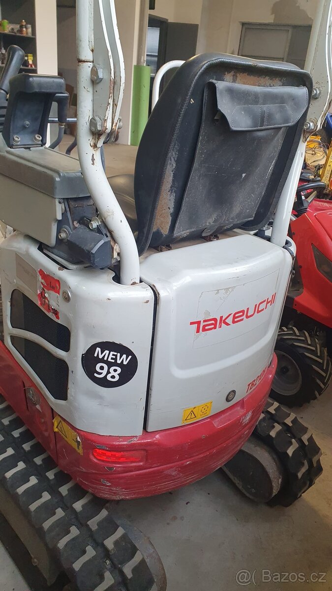Takeuchi TB210R minirypadlo - 3