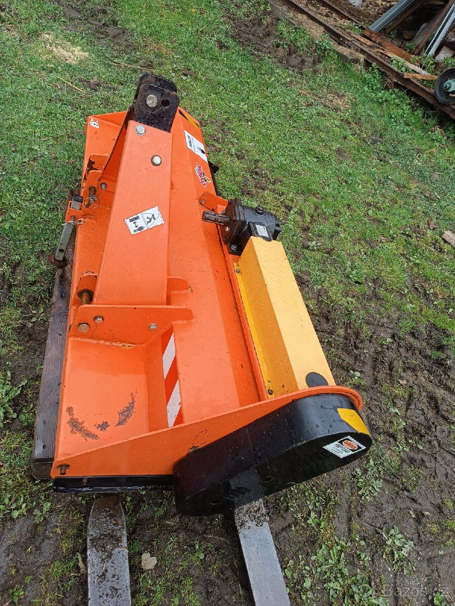 Prodám traktor s příslušenstvím - 3