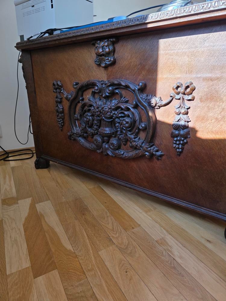 Gerstel stůl , židle,vitrina,lůžko- pánský pokoj - 3