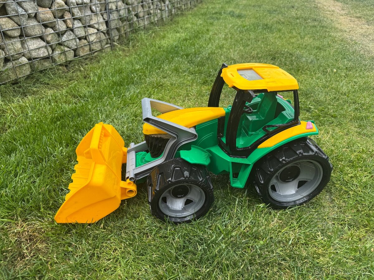 Traktor se lžící Lena - 3