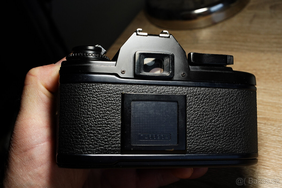 Kinofilmový fotoaparát Nikon EM - 3