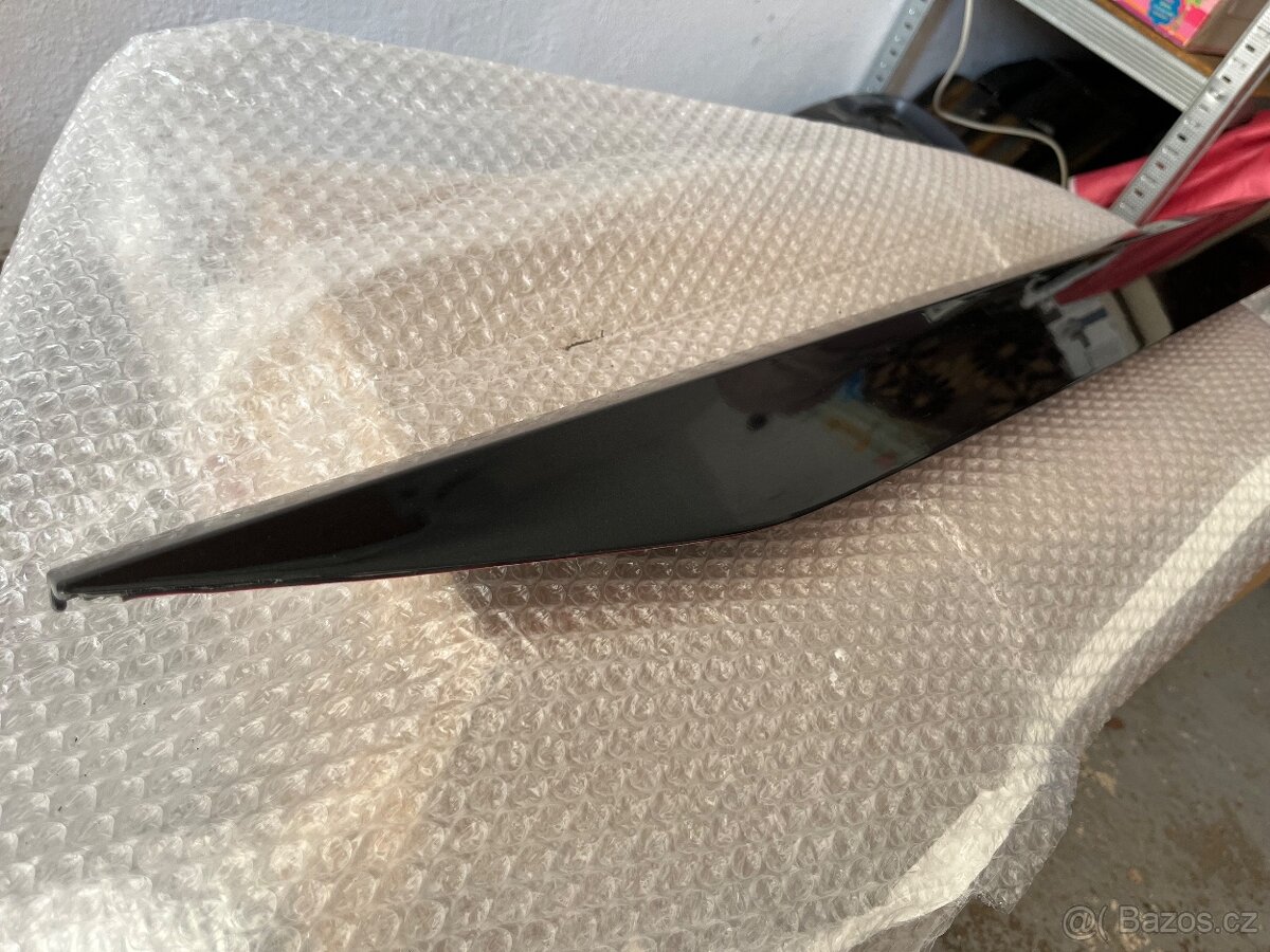 Lišta pravých dveří – Škoda Superb III, OEM: 3V0854940 - 3