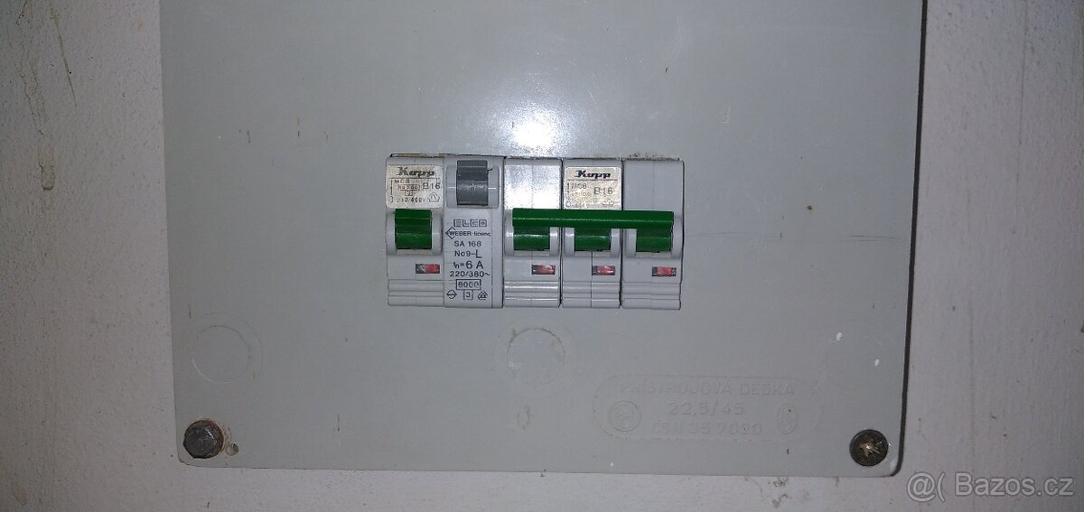 Elektroměr podružný, rozvaděč, jističe, el. deska - 3