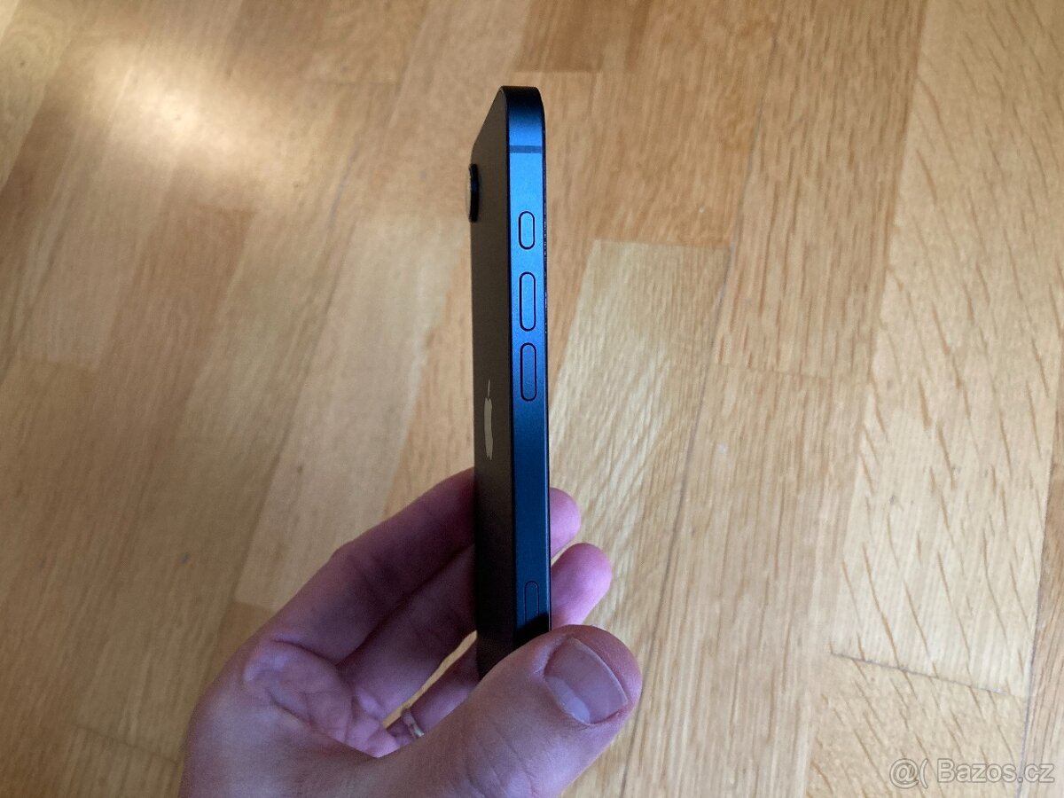 iPhone 16e 256 GB černý - 3