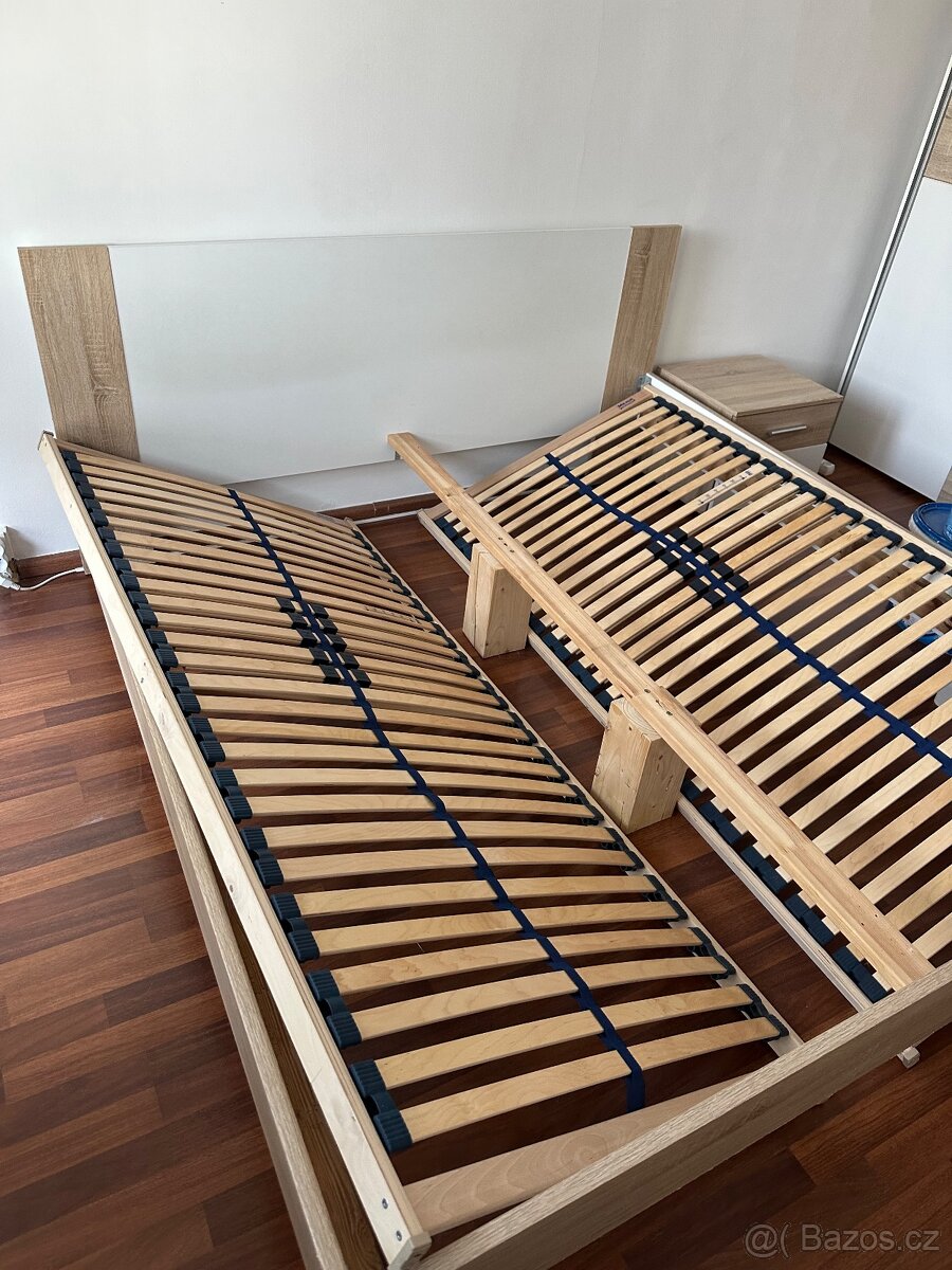 Postel, noční stolek a šatní skříň - 3