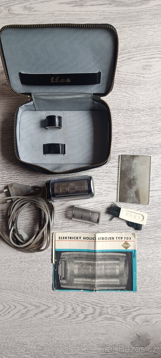 Starý elektrický holící strojek - 3