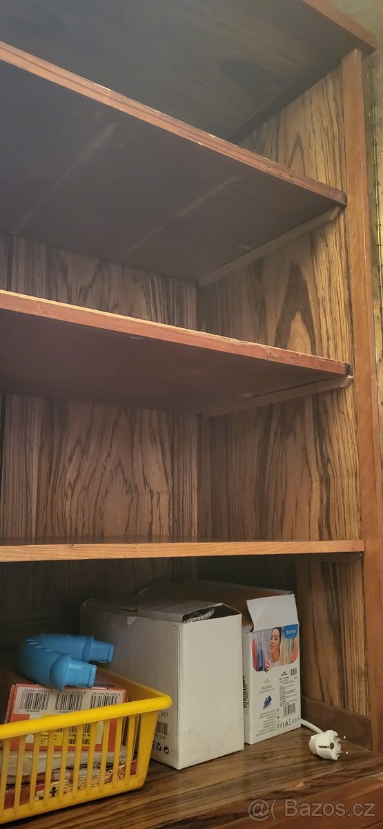 Vysoká dýhovaná skříň - 3