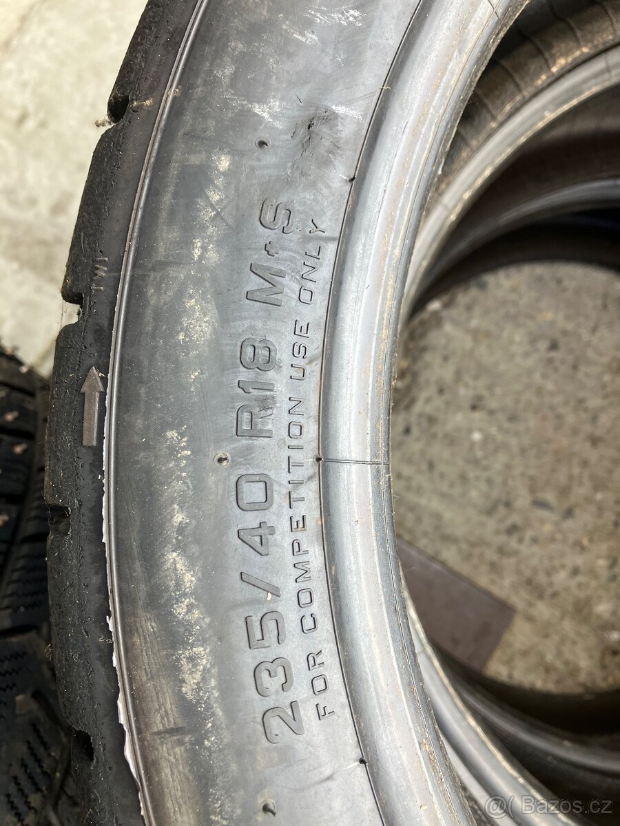235/40 R18 s hroty - 3