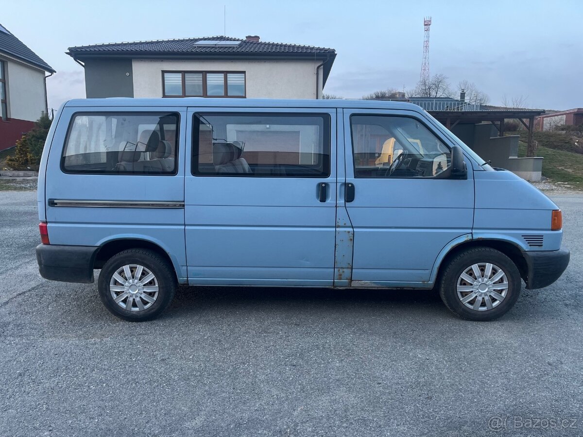 VW Transporter T4 2,5TDI 75Kw , 9 míst - 3