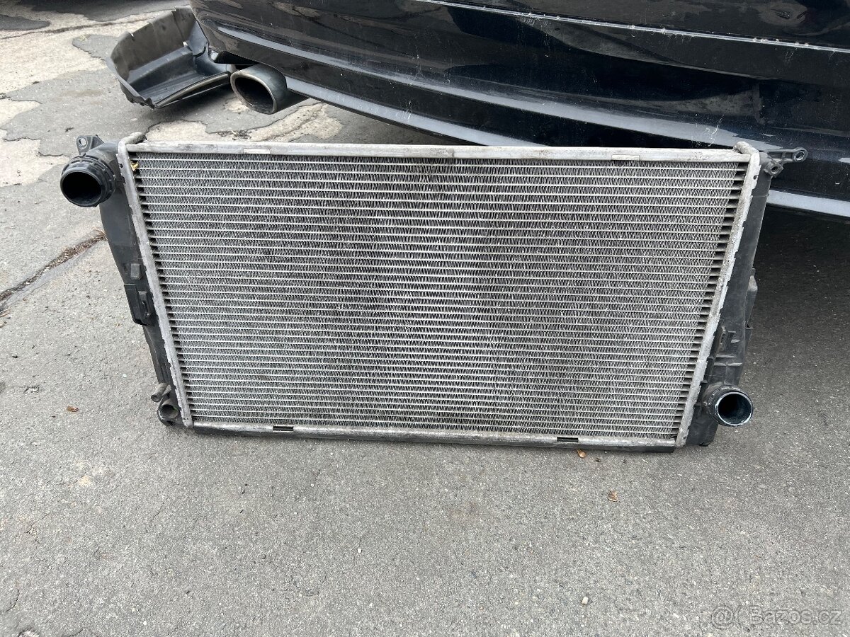 Originální chladič na BMW e90 e91 - 3