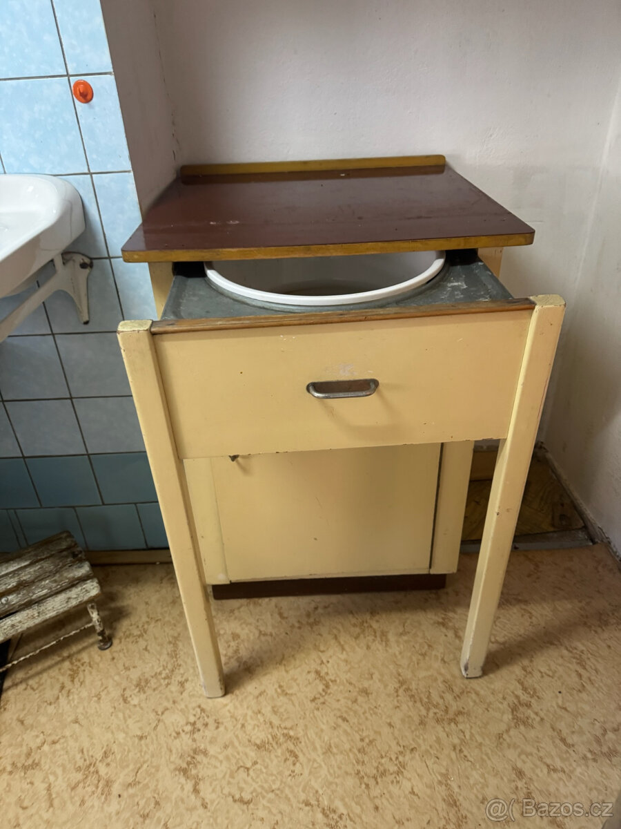 Rustikální vysouvací kredenc - 3