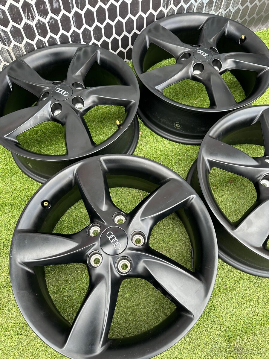 AUDI A3 - NOVÁ ORIGINÁLNÍ SADA DISKů 17 - 3