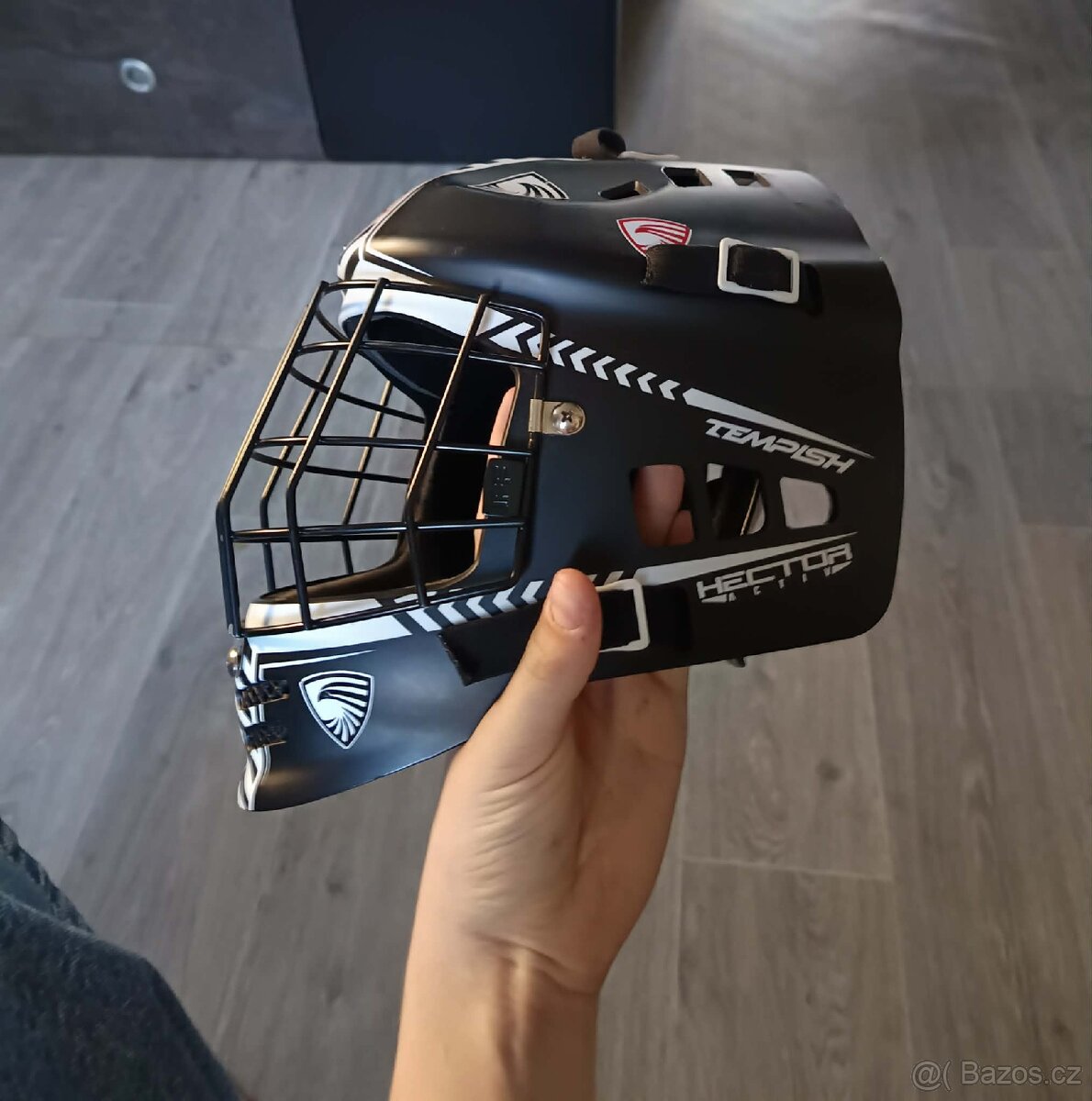 Brankářská helma - 3