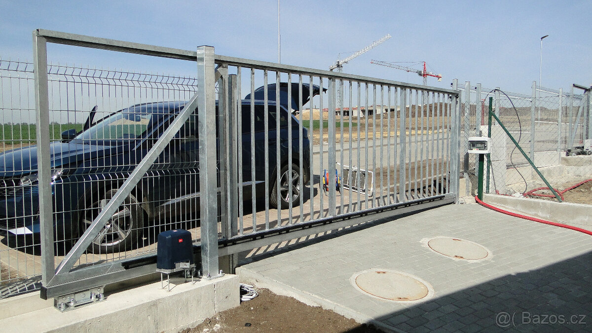 Kované ploty, samonosné pojezdové brány - 3