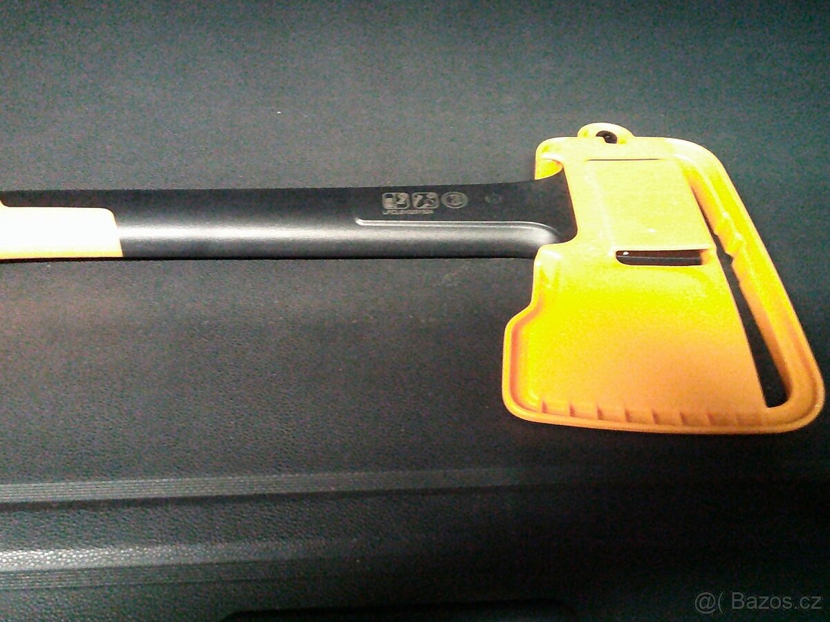 Sekerka profi FISKARS 18 - 44,5 cm - 3