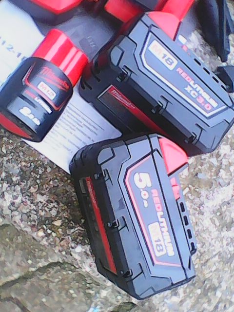 Milwaukee baterie a nabijecka M12 a M18 - 3