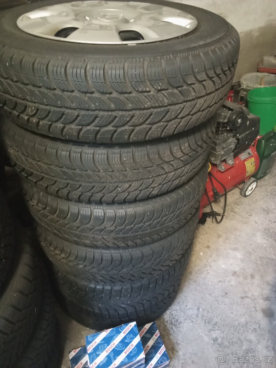 sada zimních pneu 165/70r14+disky - 3