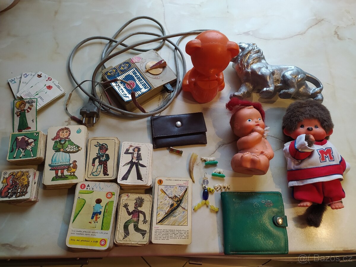 Staré věci sklo, keramika, korále,karty,pexesa, hračky - 3