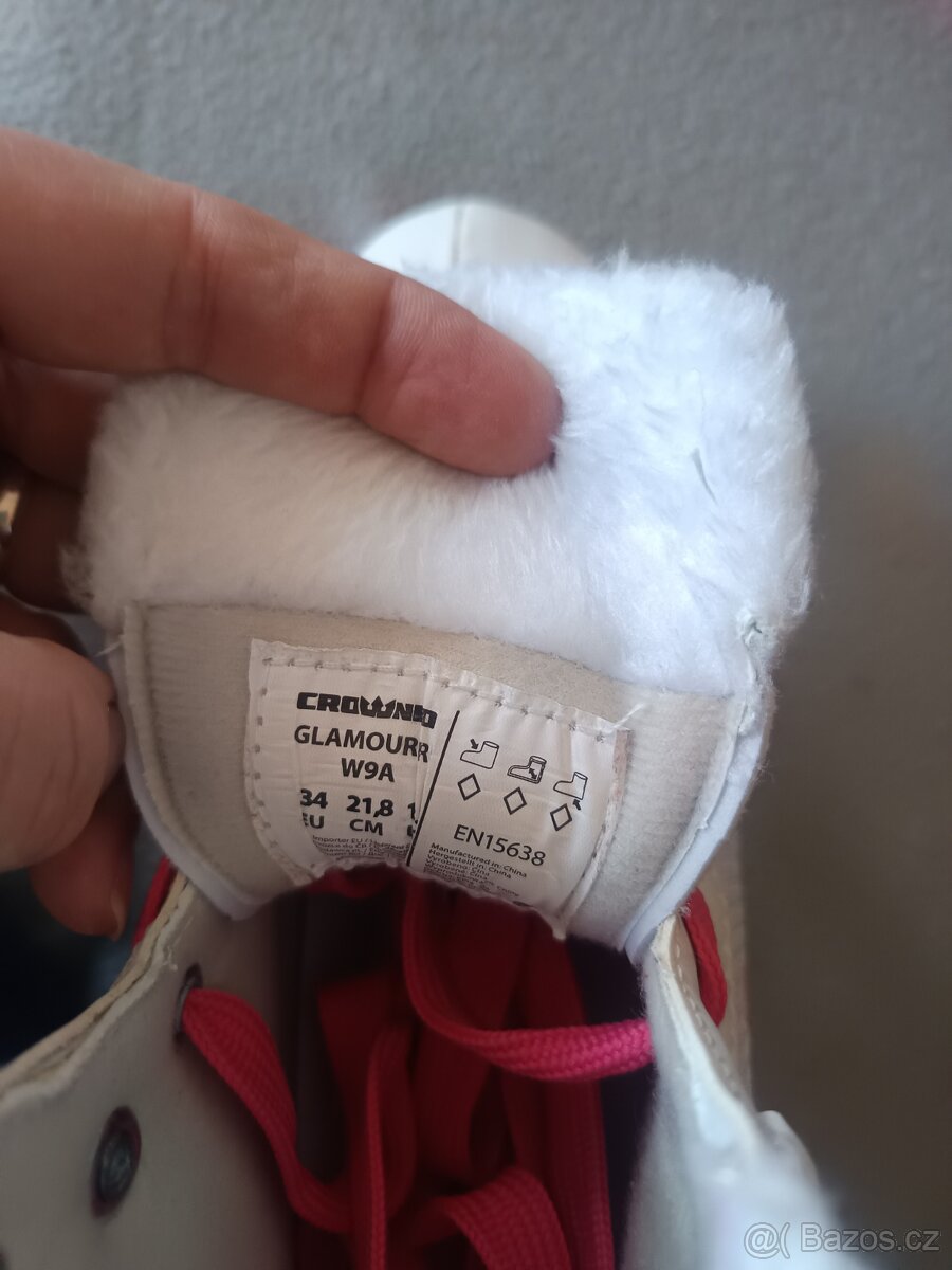 Prodám dívčí lední brusle vel.34. - 3