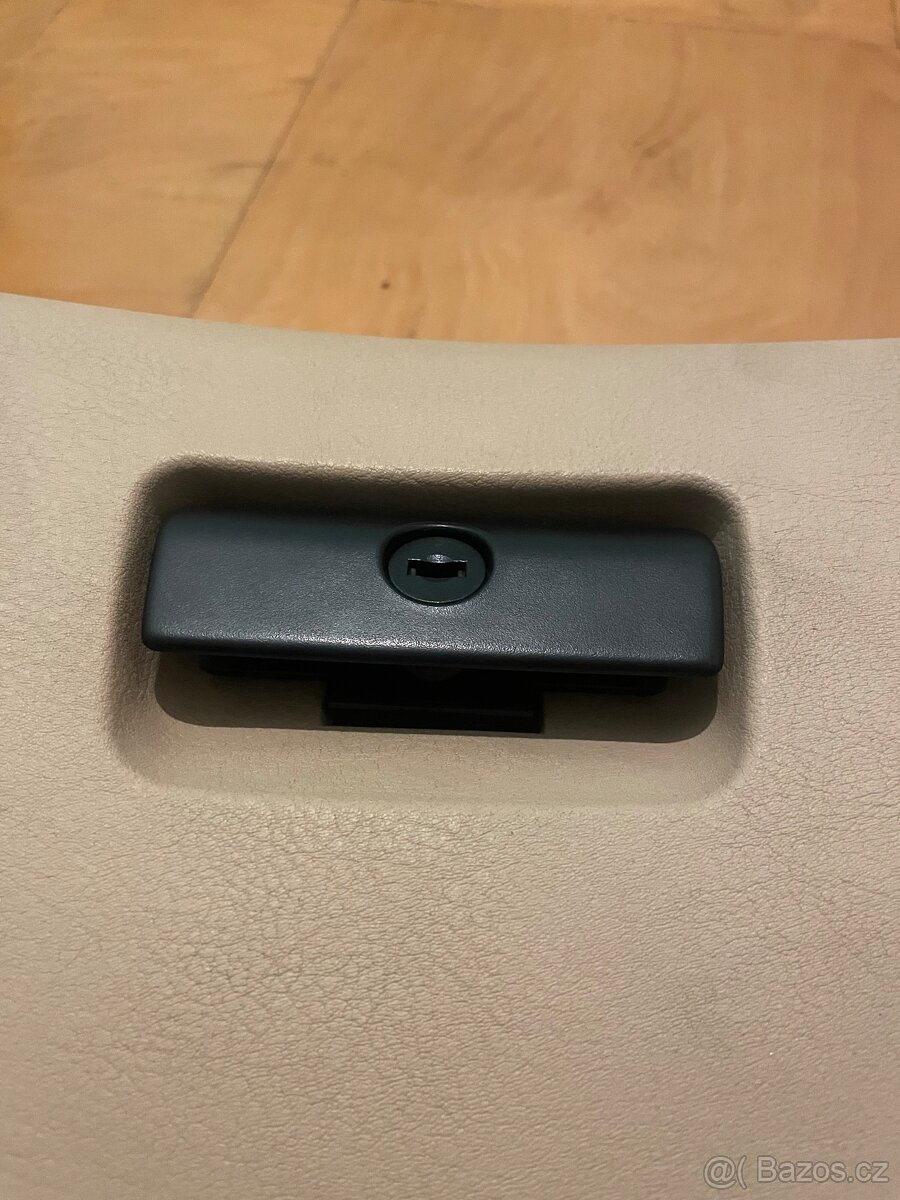 E39 přihrádka spolujezdce - 3