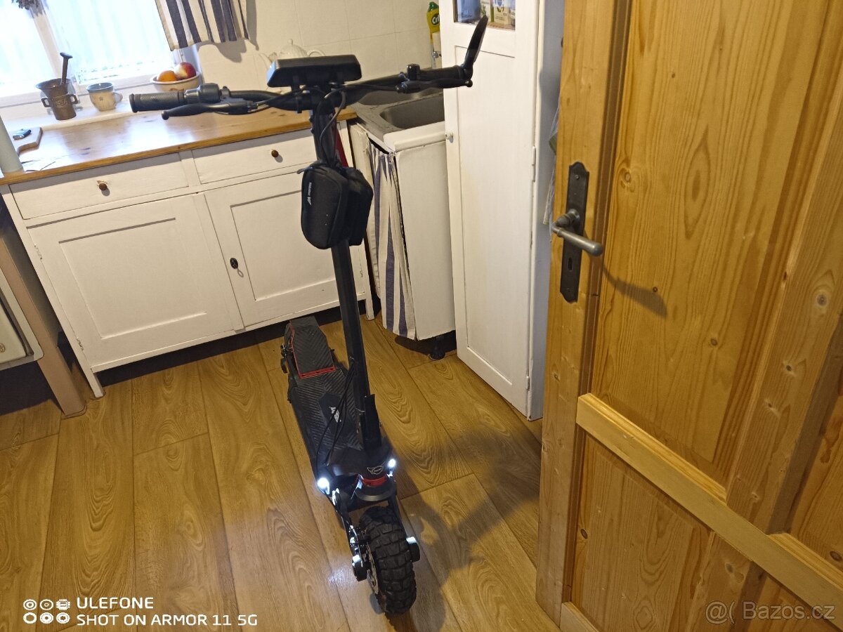 Elektrokoloběžka Hecht - 3