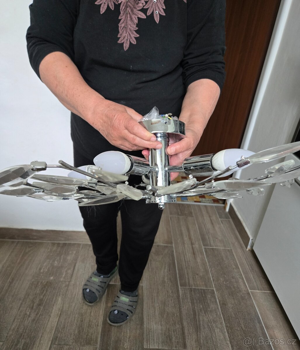 Krásný skleněný lustr - 3