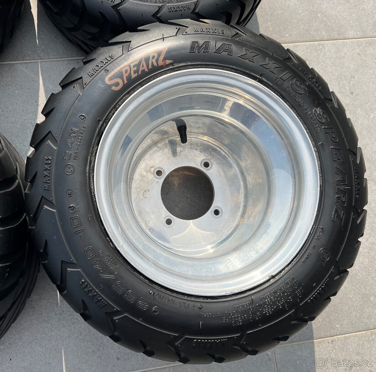 Kolesa na stvorkolku Yamaha R10
