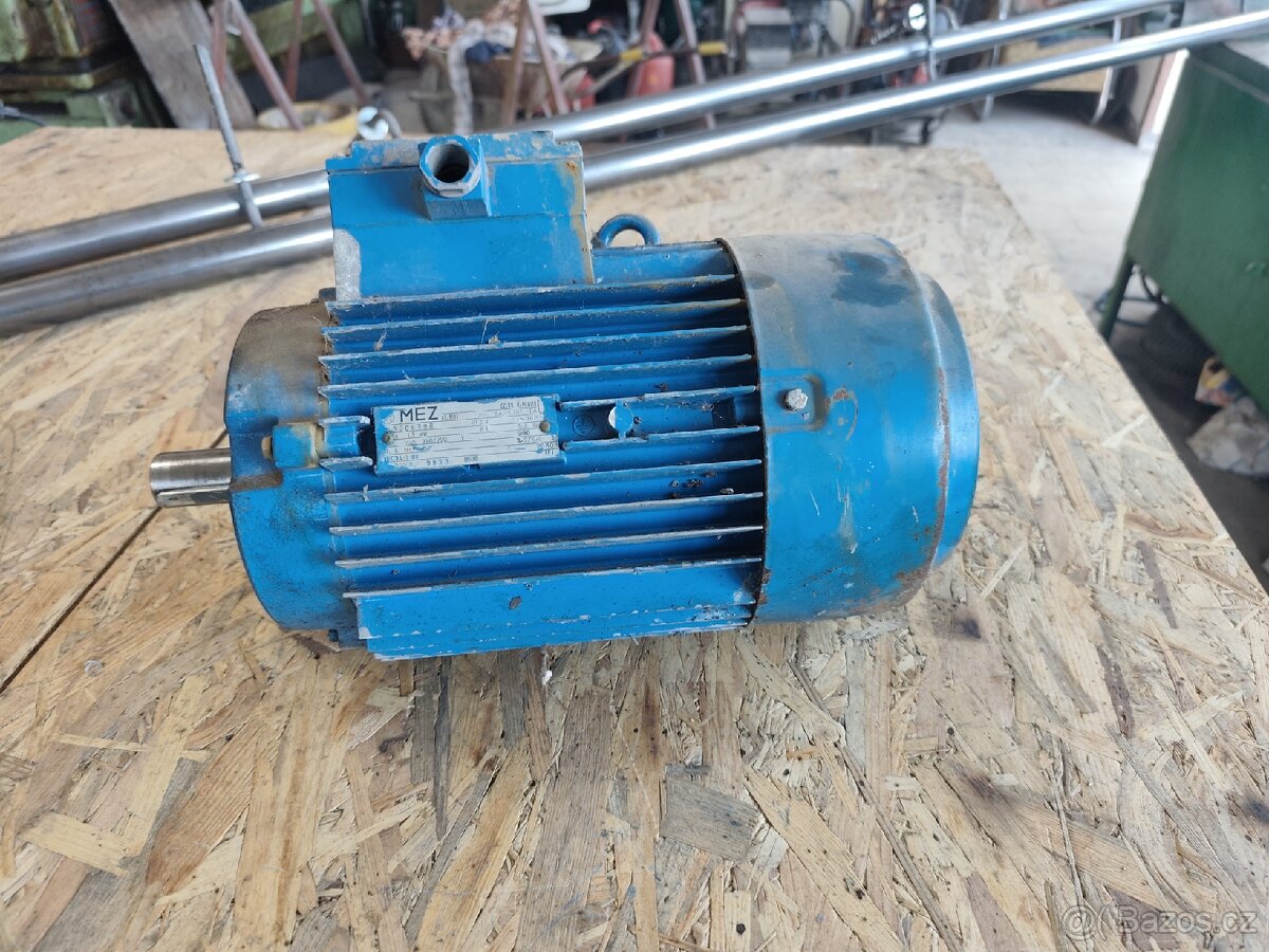 Třífázový přírubový motor - 3