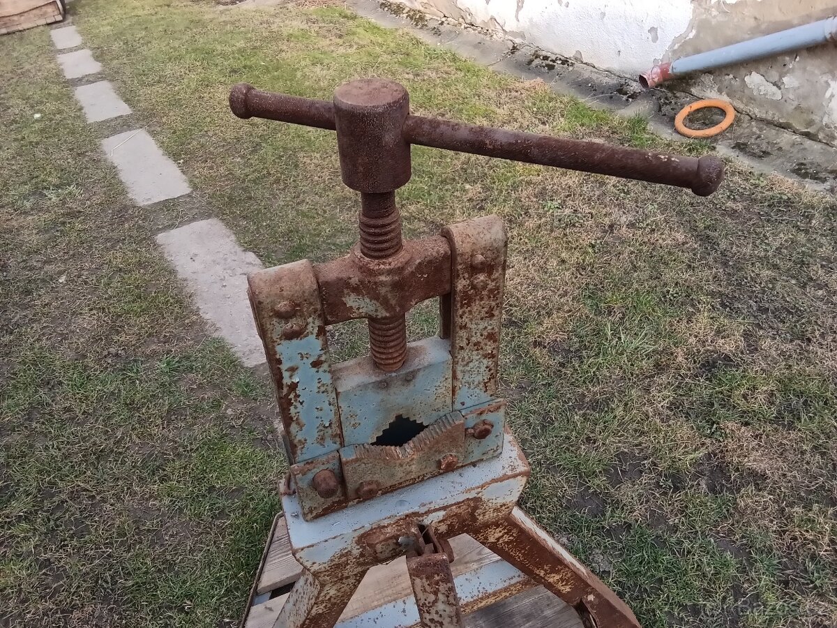 Svěrák Pionýr - 3