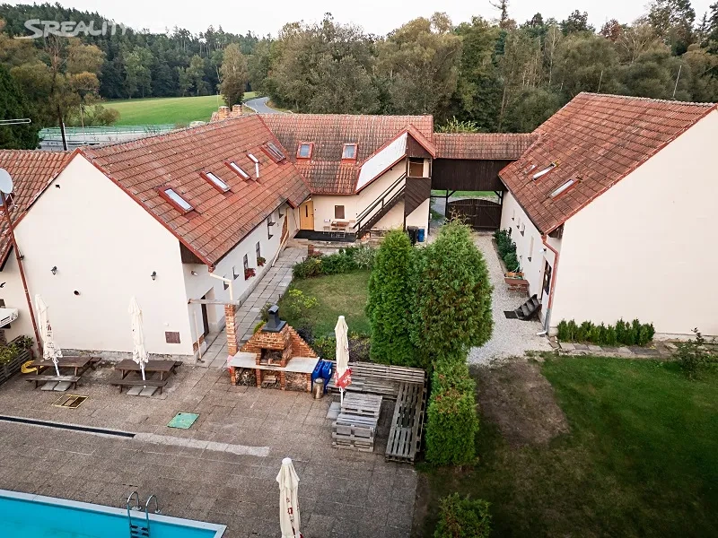 Dům s rodinným kempem - 3