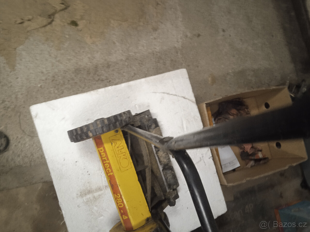 Ruční vřetenová sekačka na travu - 3