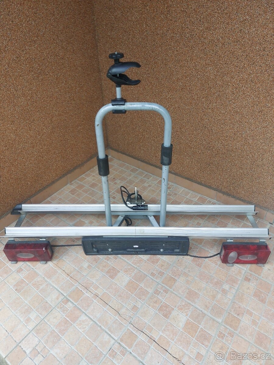 Nosič dvou kol na tažné zařízení. - 3