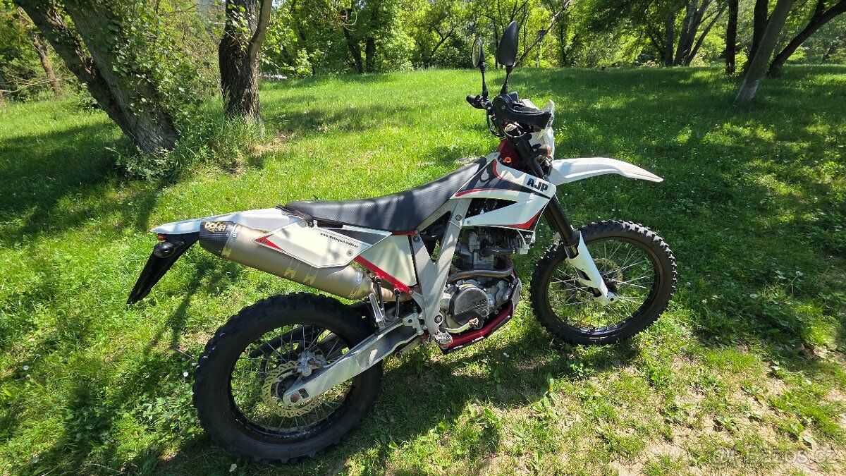 AJP 250 jeden majitel - 3