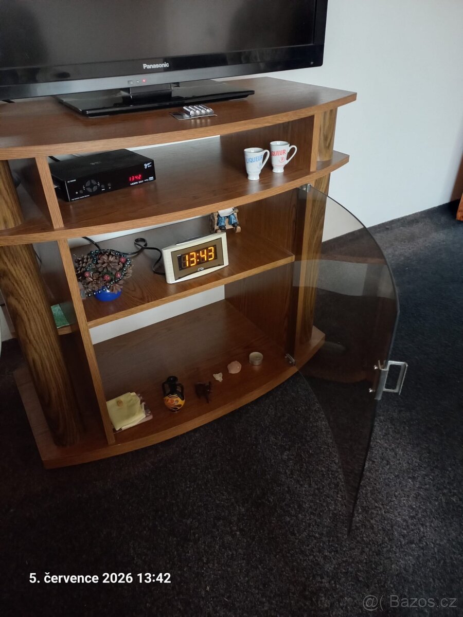 Prodám stolek pod televizi - 3